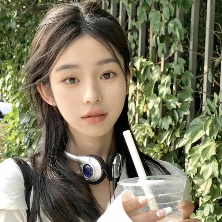 穿着旗袍的女孩